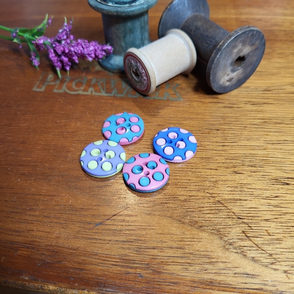 Vintage Lot of Plastic Round Polka Dot Pastel Four Hole Sewing Buttons ~ 4pcs - Picture 3 of 13